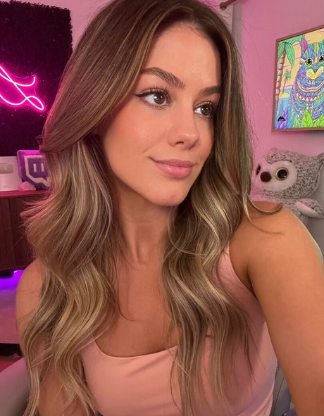 LuluLuvely strip onlyfans