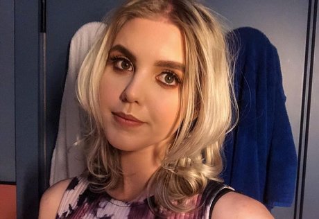 HoxieLoxie onlyfans leak new