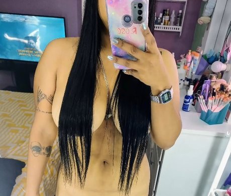 Nyleve Bom onlyfans naked pics