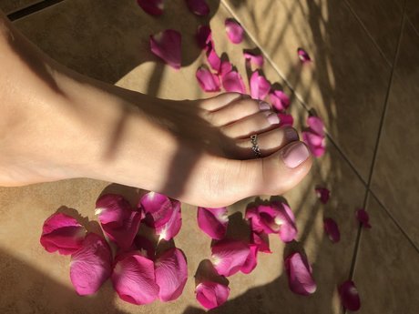 Peaches amp amp Cream nudes onlyfans leak