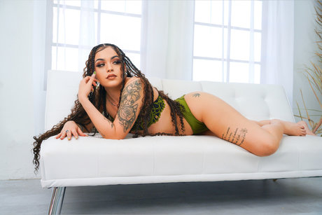 prettylillpotheadd onlyfans model