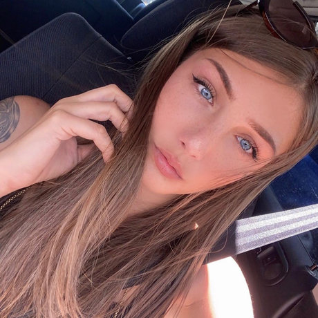 Manuela Elena_ only fans pic