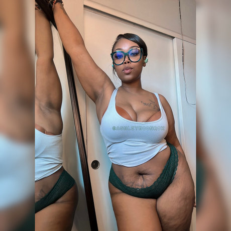 Ashley Moonrox_ on onlyfans