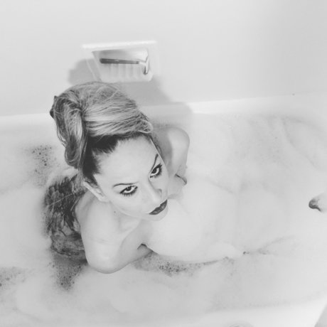 Sexy Sudsy Squeezes nude onlyfans leak