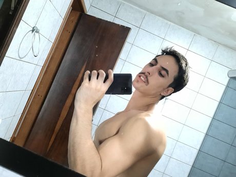 Maur cio desnuda onlyfans