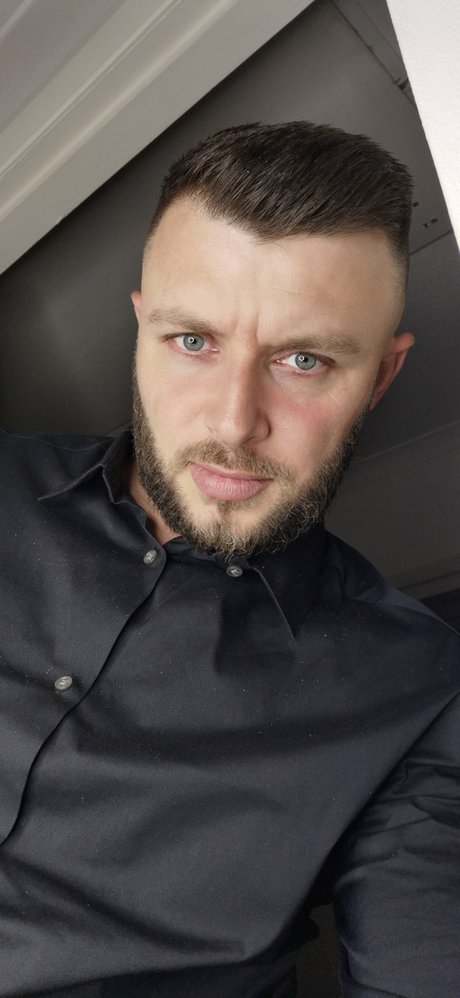 Jake Johnson nude on onlyfans