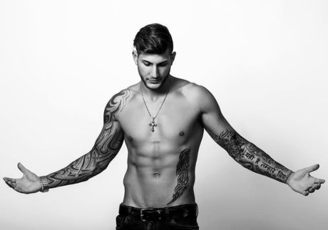 MasterAlexios onlyfans striptease