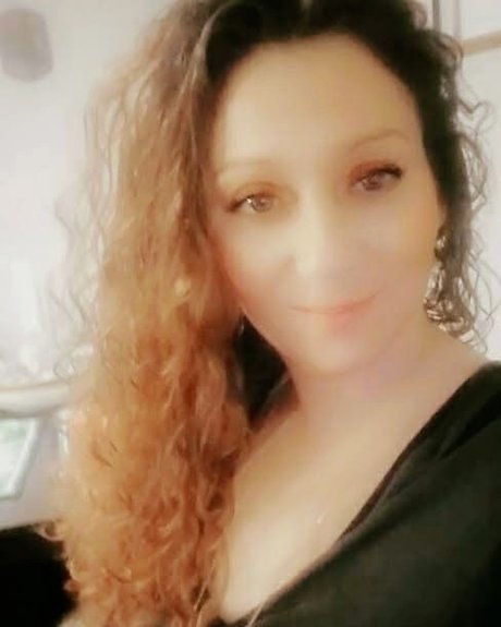 Big BOOTY Benz onlyfans leaked photos