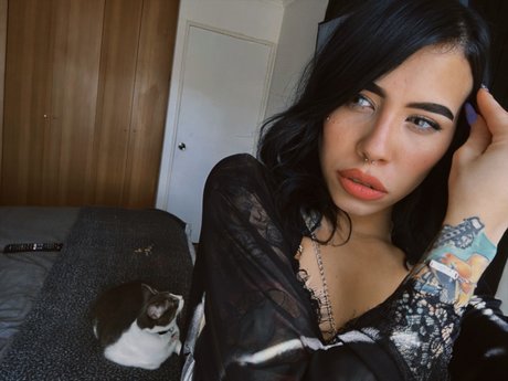 _MEGAN CROSS_ onlyfans nude content