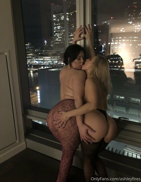 ashleyfires onlyfans strip tease