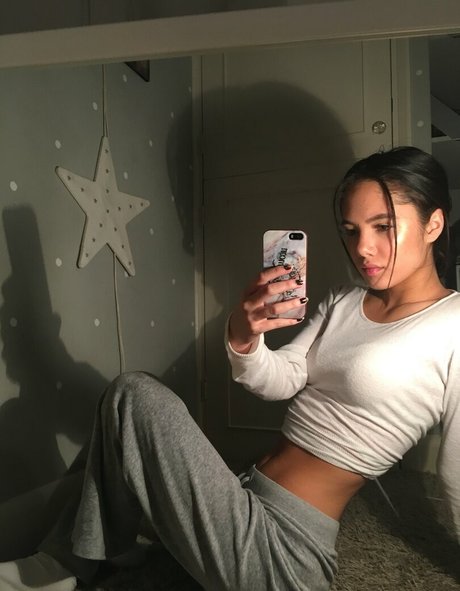 Saoirse Alicia Behzadi only fans leak nude