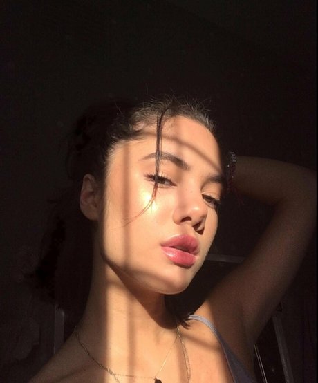 Saoirse Alicia Behzadi onlyfans naked porn