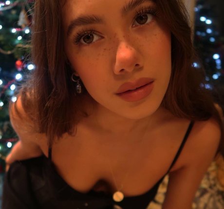 Saoirse Alicia Behzadi nude only fans leaks