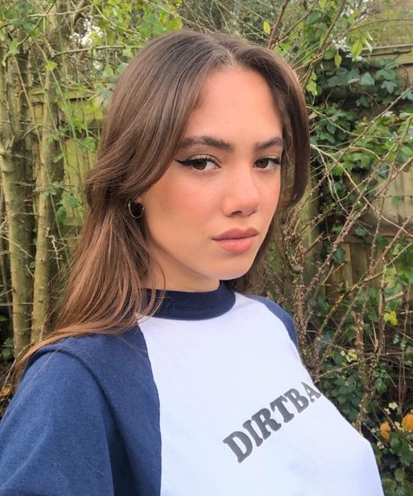 Saoirse Alicia Behzadi onlyfans leaked sex