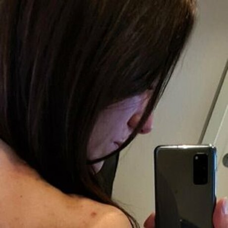 lilystrongfree onlyfans model