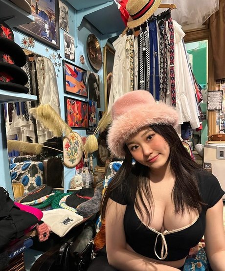 Vicki Mranrr onlyfans sexy