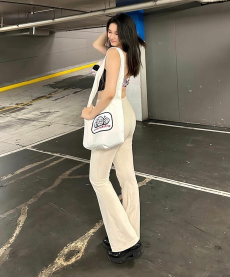 Vicki Mranrr onlyfans photos