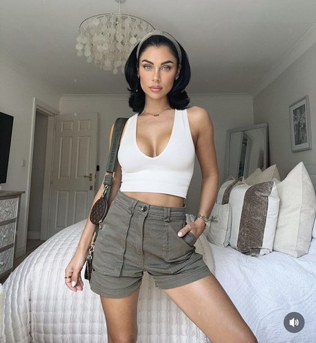 Cally Jane Beech onlyfans leak new