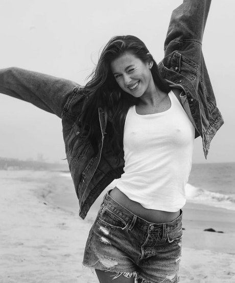 Sarah Waddles onlyfans striptease