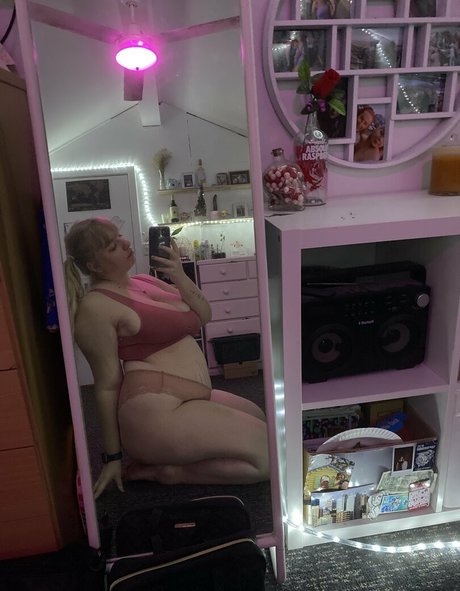 pastelpeachie leaked onlyfans pictures