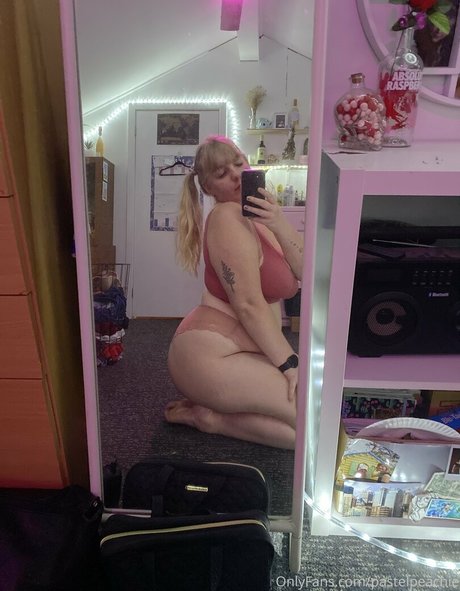 pastelpeachie leaked onlyfans naked