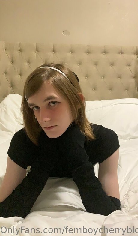 femboycherryblossom onlyfans model photo