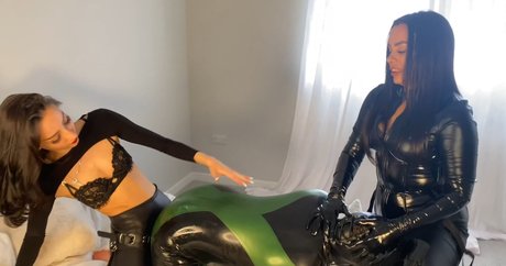 MistressLolitaH nude only fans