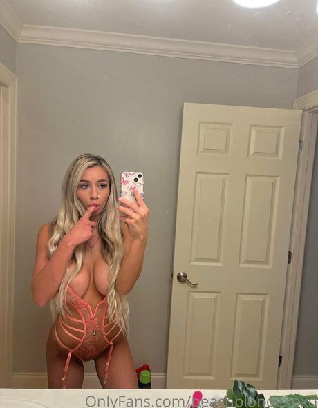 beachblondexoxo nude onlyfans leak