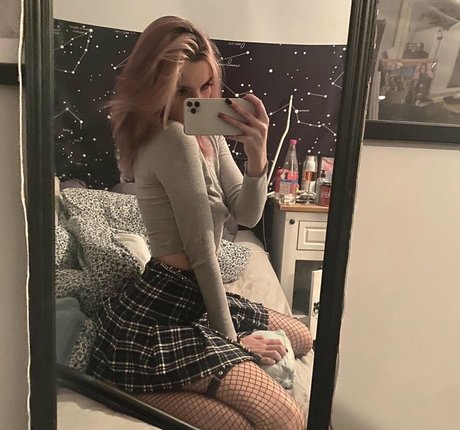 freeryliepink onlyfans model