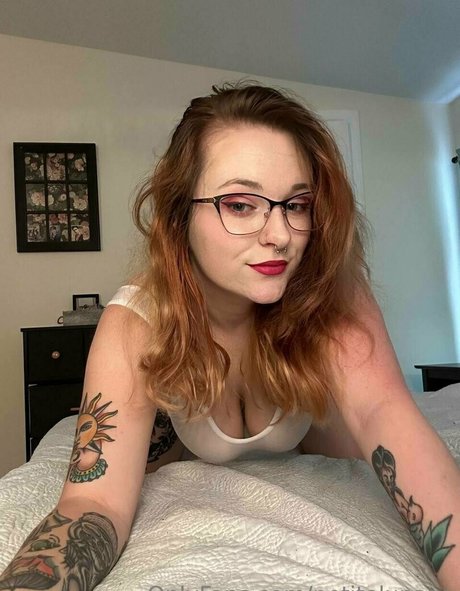 petitelunaxo onlyfans leaked pics