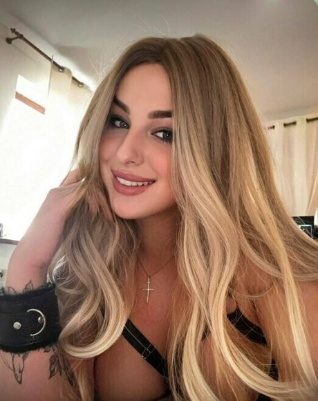 lovely love l onlyfans striptease