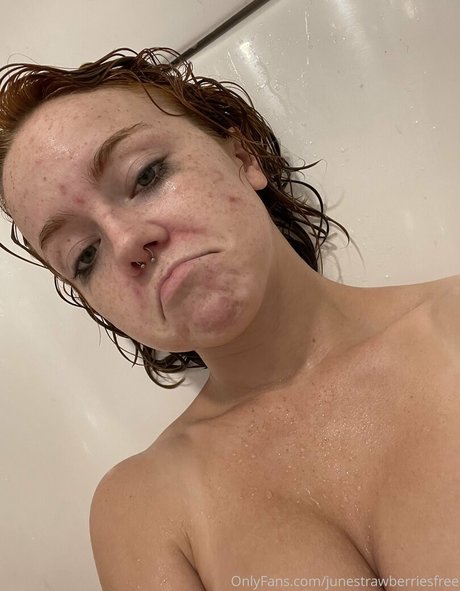 junestrawberriesfree sexy onlyfans