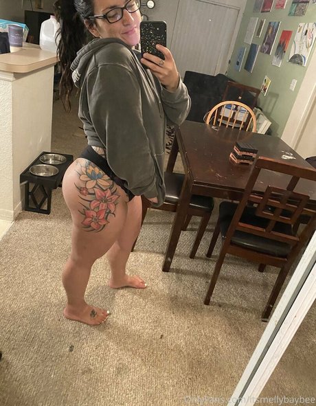 itsmellybaybee onlyfans leaked photos