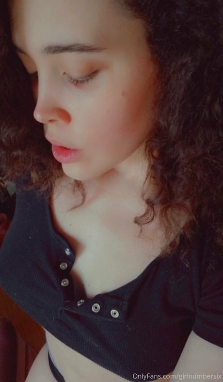 girlnumbersix onlyfans model photos