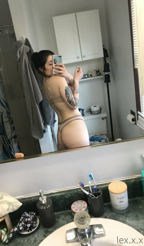 lex x x only fans nude