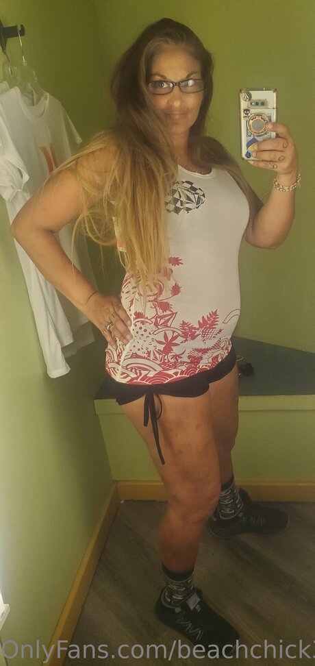 Beach Chick 321 naked onlyfans leaks