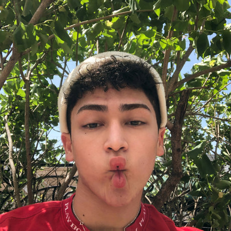 Charlie Lyons strip onlyfans