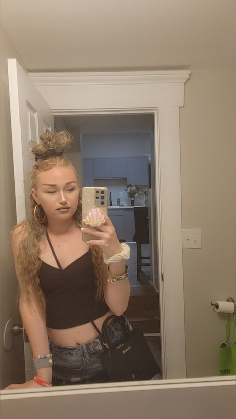 _minimarshaneale_ nude onlyfans