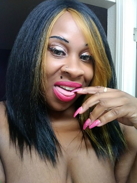 Miss Constance Flow onlyfans for free