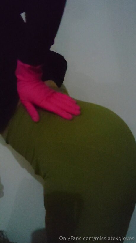 Miss Latex GLoves onlyfans pictures