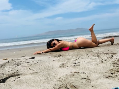 Jhosselyn_ onlyfans strip tease