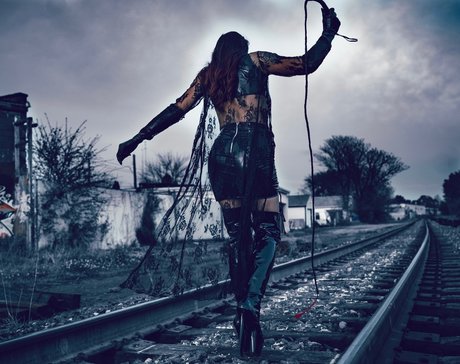 FEMDOM MISTRESS CARMEN LIZZI only fans photos