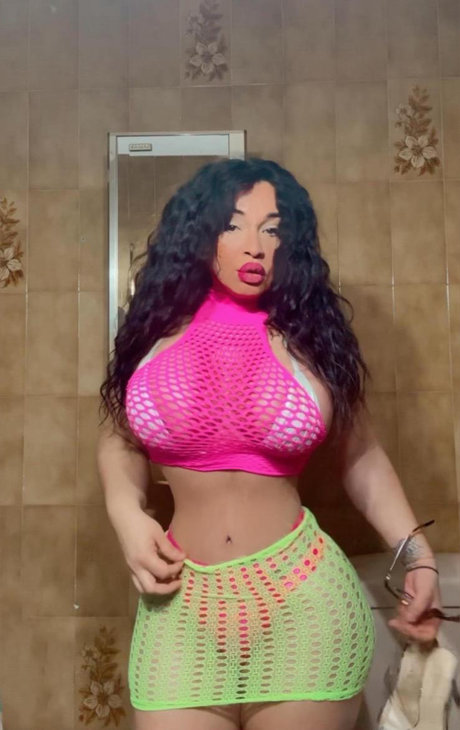 Busty Latina leaked onlyfans pics