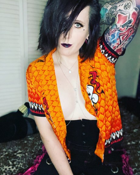 Willow Faye onlyfans photos