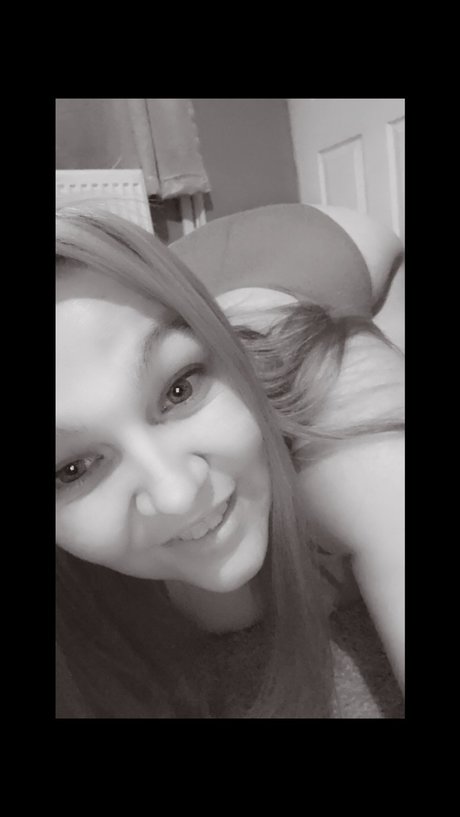 _CHUBBY WELSH BABE_ onlyfans nude photos