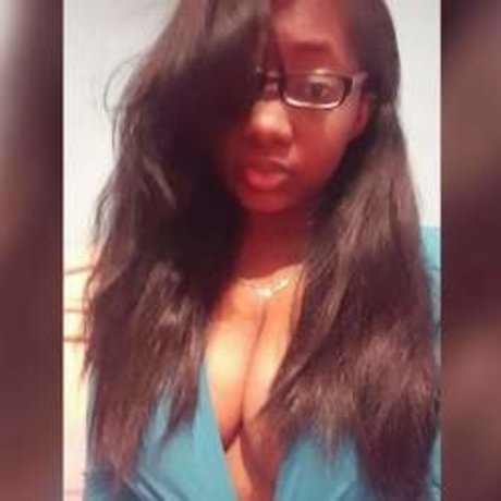 _Miss Pretty_ onlyfans strip tease