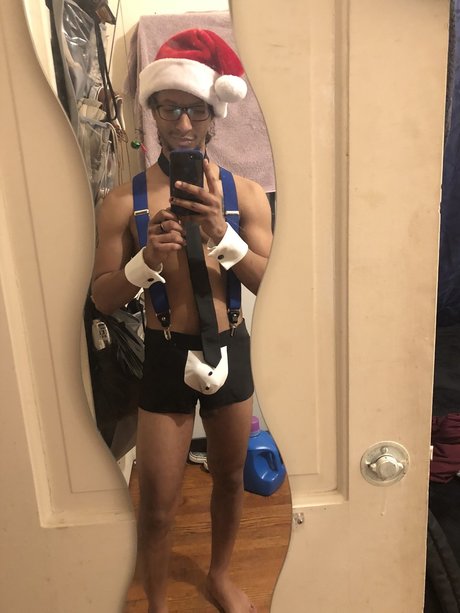 Monument Danny naked only fans