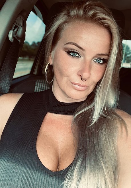 BellaBlonde13 free only fans