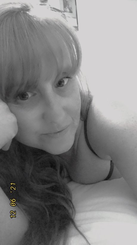 Ginger Divine onlyfans model