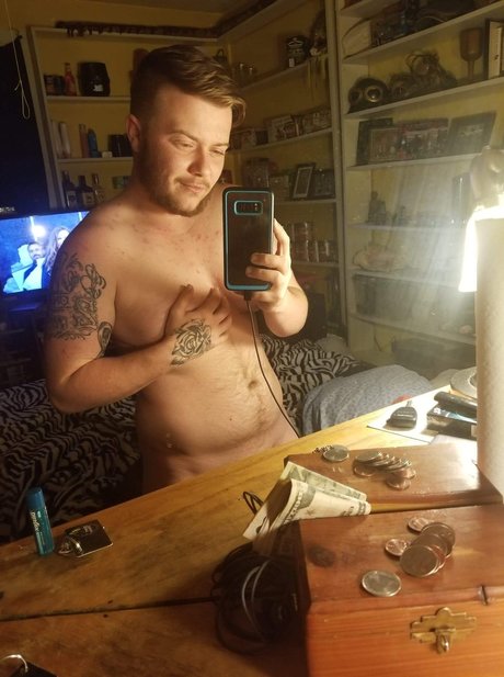 EliEverett onlyfans content type